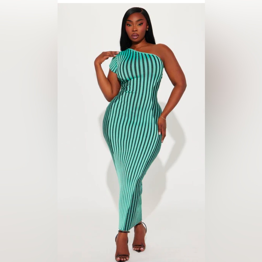 Fashion Nova Medusa Sweater Dress NWT Size 1X